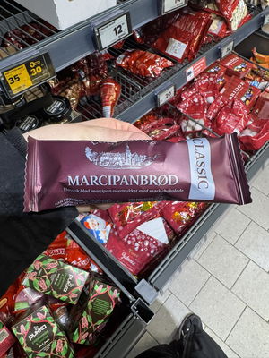 Billede af Løgismose Marcipanbrød