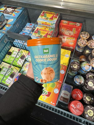Billede af 365 Is med Saltkaramel og Cookie Dough Kugler