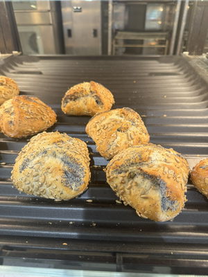 Billede af Lidl Bake Off Rustikt Hvedestykke med Solsikkekerner og Blå Birkes