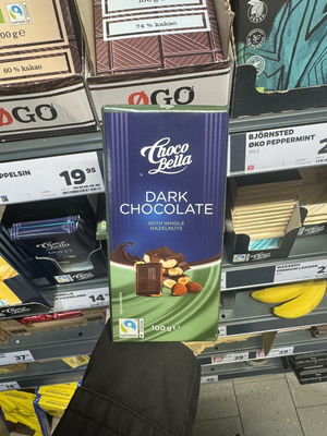 Billede af Choco Bella Dark Chocolate with Whole Hazelnuts