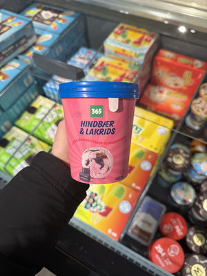 Billede af 365 Is med Lakridsstykker og Hindbærsmag
